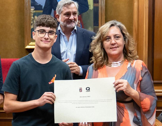 Clinica Qvision Becas becas juan laurentiu